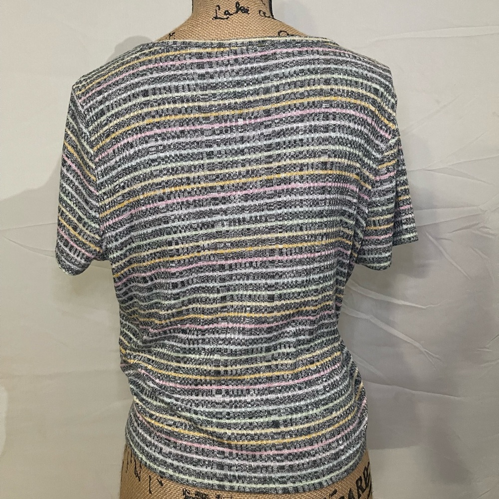 Hot Topic Tee - Picture 3 of 5